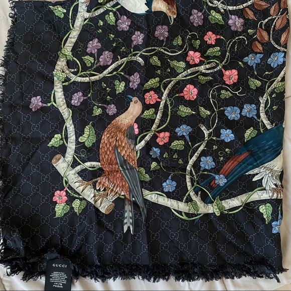 Authentic Gucci Silk Scarf - Picture 1 of 6